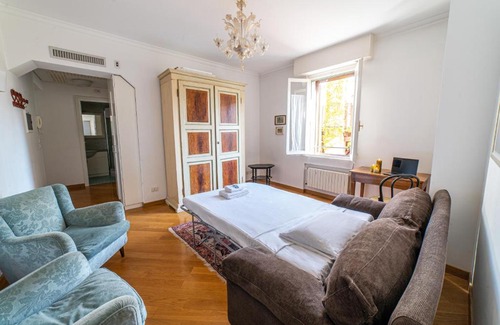 Dorsoduro Apartment | Guggenheim Apartment