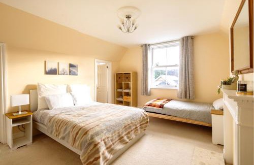 Guildford Apartment | Guildford Station with Parking