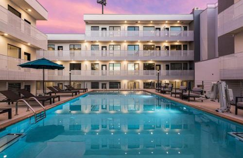 Edgehill House | GULCH Located with 4 Beds, Pool, Private Patio and Secure Parking
