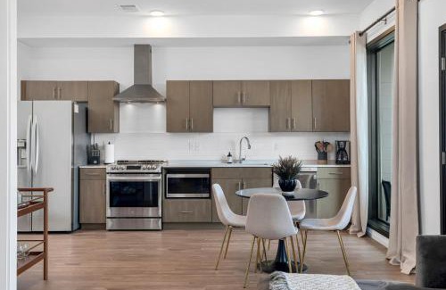 Edgehill House | GULCH Located with 4 Beds, Pool, Private Patio and Secure Parking