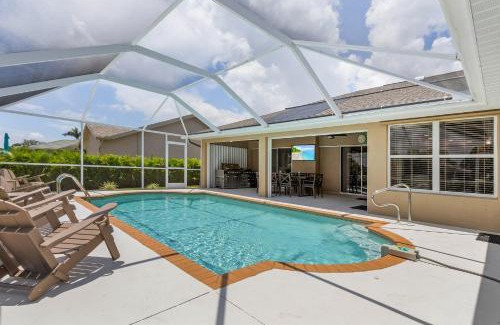 Fort Myers House | Gulf Access, Heated Pool, Bikes, Kayaks - Comfort on the H2O - Cape Coral - Roelens Vacations