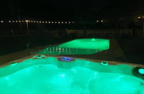 Gulf Breeze Villa | Gulf Breeze Beach House w Pool Huge Hot Tub and Sauna