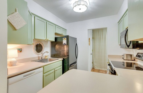 Pensacola Condo | Gulf Breeze Escape w/Patio + Community Pool!