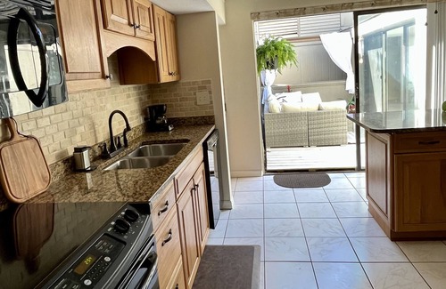 Osprey Condo | Gulf breezes in 2 bedroom tropical oasis - 10 min from beach!
