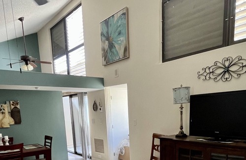 Osprey Condo | Gulf breezes in 2 bedroom tropical oasis - 10 min from beach!