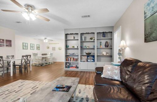 Gulf Breeze House | Gulf Brz-Beaches-Dwntwn PNS-Pet Friendly-Canal