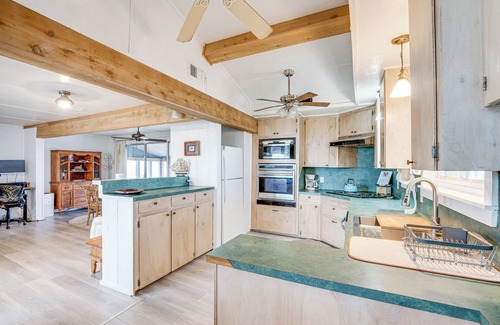 Port Lavaca Cottage | Gulf Coast Cottage w/Beach Access: Fish & Paddle!