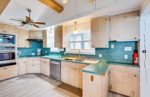 Port Lavaca Cottage | Gulf Coast Cottage w/Beach Access: Fish & Paddle!