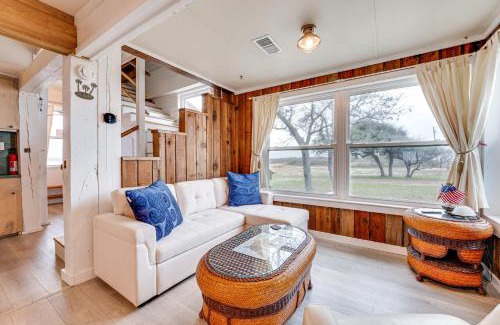 Port Lavaca House | Gulf Coast Cottage with Beach Access Fish and Paddle!