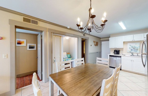 Fort Morgan Condo | Gulf condo at Plantation East with beach access, pool, and a great location