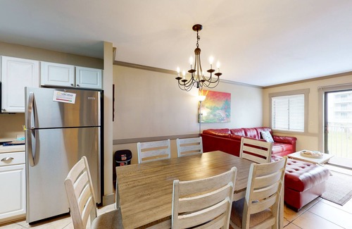 Fort Morgan Condo | Gulf condo at Plantation East with beach access, pool, and a great location