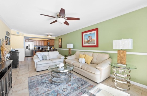 Thomas Drive Condo | Gulf Front Beach Condo! FREE Chairs! PW802