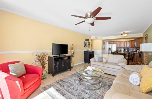 Thomas Drive Condo | Gulf Front Beach Condo! FREE Chairs! PW802