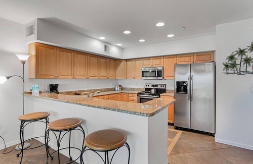 Independence Square Condo | Gulf Front Condo - Close to many restaurants!
