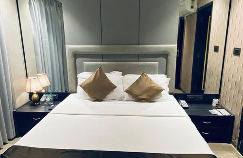 Wellington Pier Hotel | Gulf Hotel Colaba