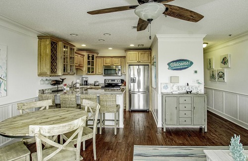 Gulf Place Condo | Gulf Place Premier Top Floor Unit, beautifully maintained , Upscale Furnishings
