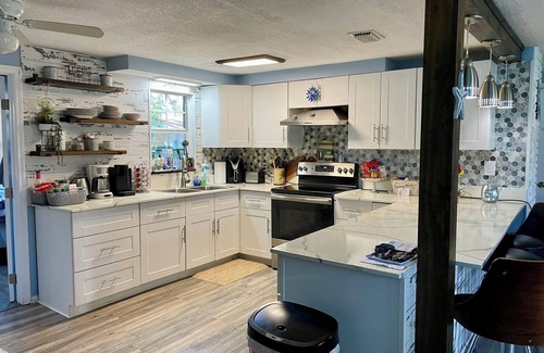 Lakewood Villas House | Gulf Side Getaway near Downtown Beaches
