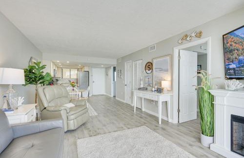 Hudson Apartment | Gulf-View Balcony and Pool Access Hudson Retreat