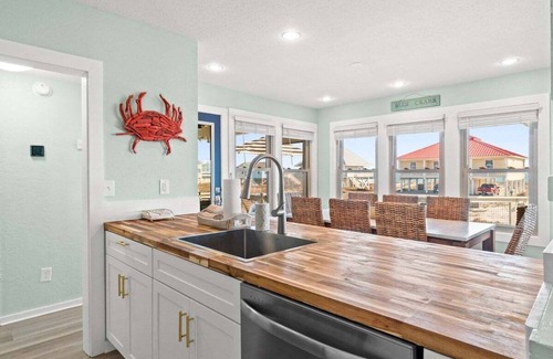 East End House | Gulf Views, Beach Access,Private Pool, Volleyball!