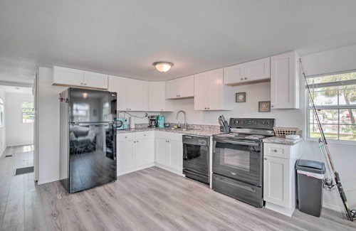 Signal Cove House | Gulf Views & Boat Dock: Sunny Hudson Escape!
