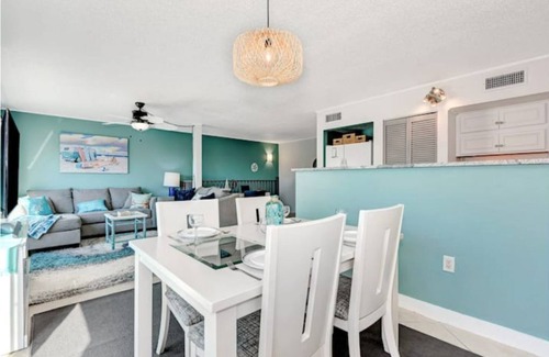 Siesta Key Condo | Gulf views! Quiet Canal Front Oasis-2 BR/1 bath-Htd pool with SUP+Kayak! n