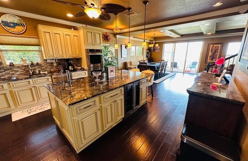 Gulfport House | Gulfport Luxury Waterfront Parking Wi-Fi