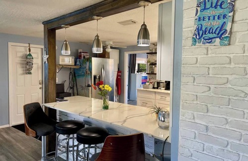 Lakewood Villas House | Gulfside Getaway - Beaches & Downtown