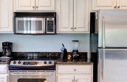 Captiva House | Gulfside Island Escape - Steps to Beach & Pool - OFFICIAL RESORT LISTING