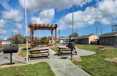 Central City Hotel | Gulfway Motel By OYO Near Airport I 37