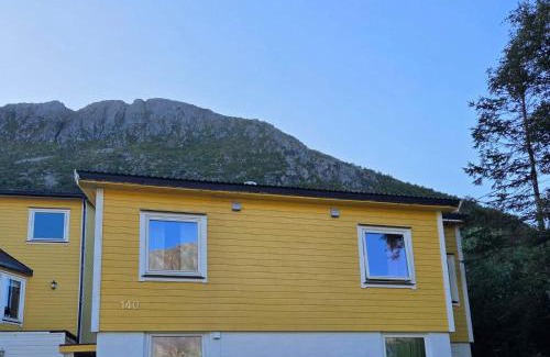 Torsken House | Gulhjem I Gryllefjord