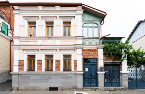 Avlabari Apartment | Guli of Tbilisi - Cozy Apartment in the Heart of Old Town