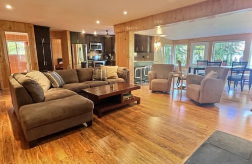 Beaconia House | Gull Lake Retreat: Lakefront Cabin w/Hot Tub