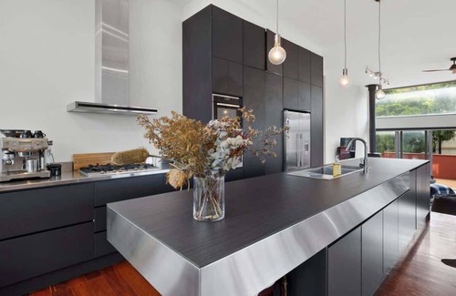 Aireys Inlet House | Gully Red House I Ocean Views I Pet Friendly