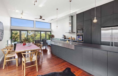 Aireys Inlet House | Gully Red House I Ocean Views I Pet Friendly