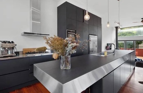 Aireys Inlet House | Gully Red House I Ocean Views I Pet Friendly
