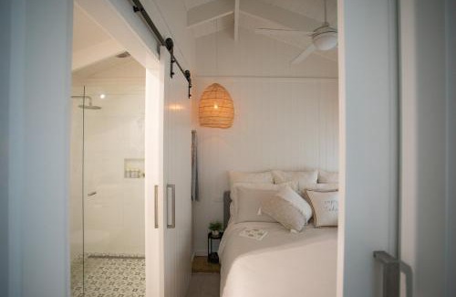 Seaton Villa | Gumnut Cottage Gippsland - Tiny Eco Stay w King Bed & Mountain Views