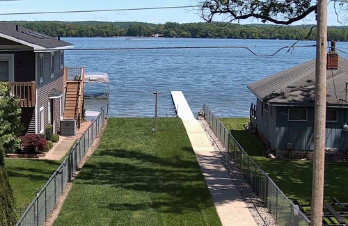 Shelbyville House | Gun Lake home w/private lot, dock, and tons of parking!