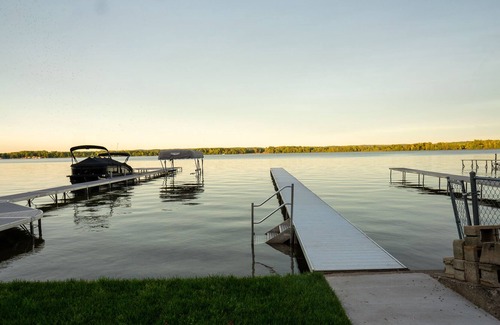 Shelbyville House | Gun Lake home w/private lot, dock, and tons of parking!