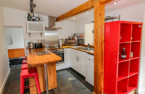 Tighnabruaich Cottage | GUN POWDER COTTAGE, pet friendly, with open fire in Tighnabruaich