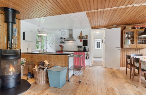 Hou House | "Gunlög" - 1.3km from the sea by Interhome