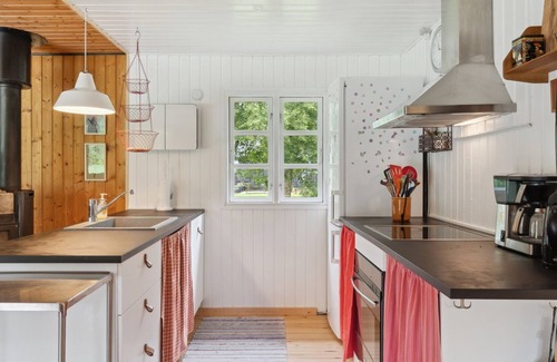 Hou House | "Gunlög" - 1.3km from the sea by Interhome