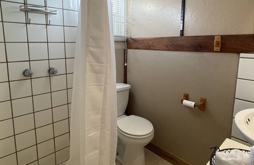 Tombstone Condo | Gunslingers Hideout - Peacemaker - Tombstone; queen bed; wifi