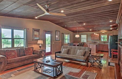 Guntersville House | Guntersville Cabin with Lake Views!