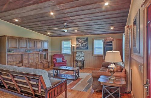 Guntersville House | Guntersville Cabin with Lake Views!