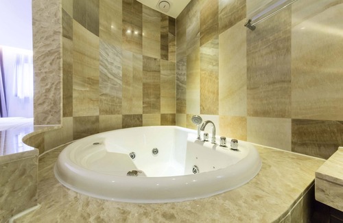 Guri Hotel | Guri Galmae Indi Present Hotel