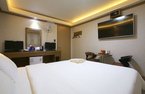 Guri Hotel | Guri K