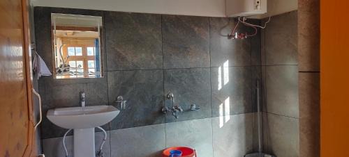 Kargil House | Guru view Home stay