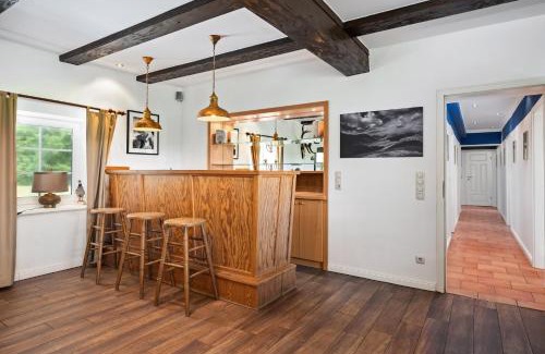 Kletkamp House | GUT KLETKAMP "Altes Backhaus" - Freistehendes Landhaus mit 7 Schlafzimmern I Kamin I Garten & Terrasse I 15 Min zur Ostsee I Parkplätze I Hundefreundlich I Bar I WLAN