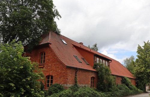 Gaegelow House | Gutshaus in Gressow mit Teich, cleaning included