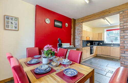 Glandyfi House | Gwarcwm Uchaf - Four Bedroom House, Sleeps 6
